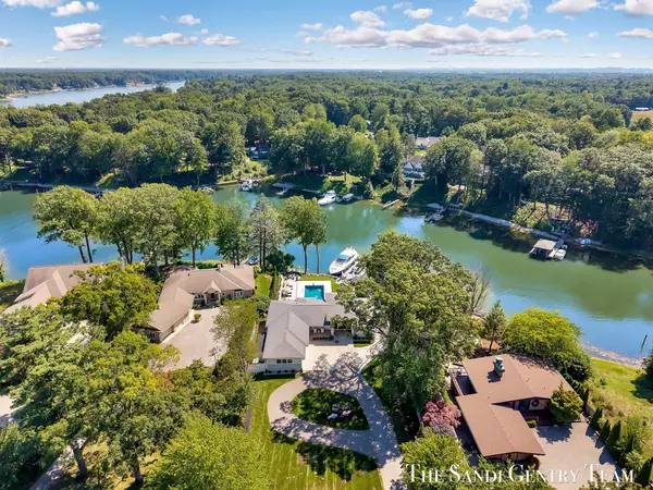 16210 Highland Drive, Spring Lake, MI 49456