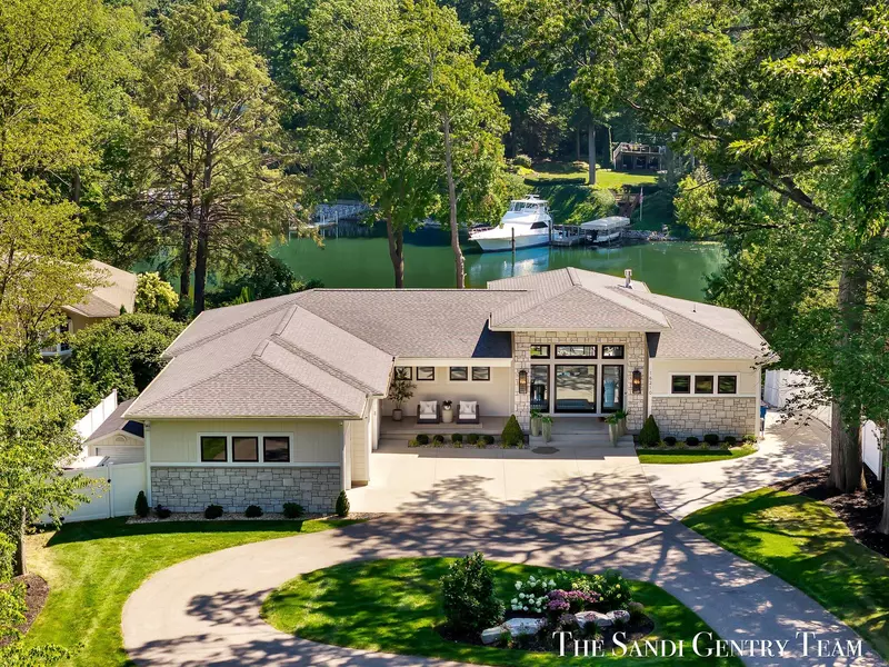 16210 Highland Drive, Spring Lake, MI 49456