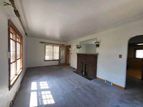 Allen Park, MI 48101,15282 Regina Avenue