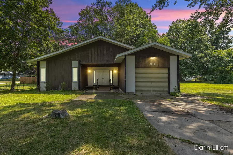 93 N Robinson Street, Lyons, MI 48851