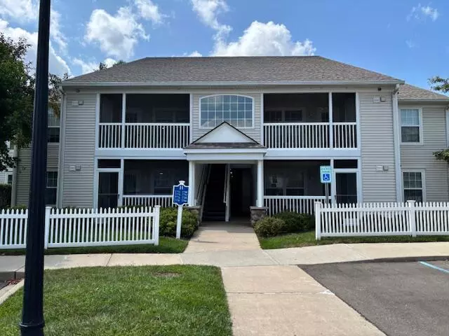 Ann Arbor, MI 48105,2776 S Knightsbridge Circle