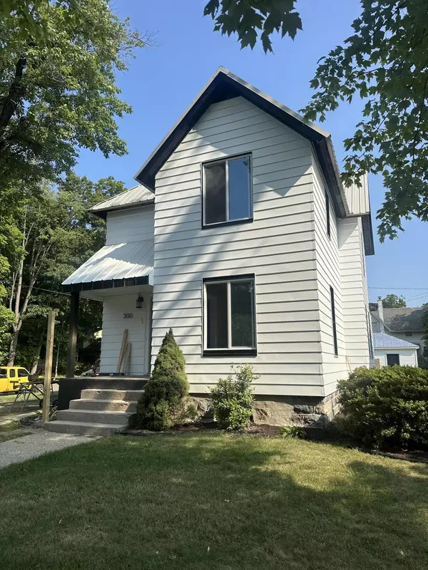 300 E Bennett Street, Three Rivers, MI 49093