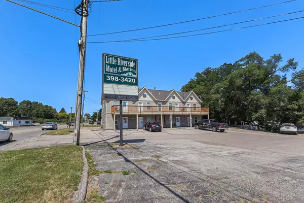 Manistee, MI 49660,215 & 217 Arthur St