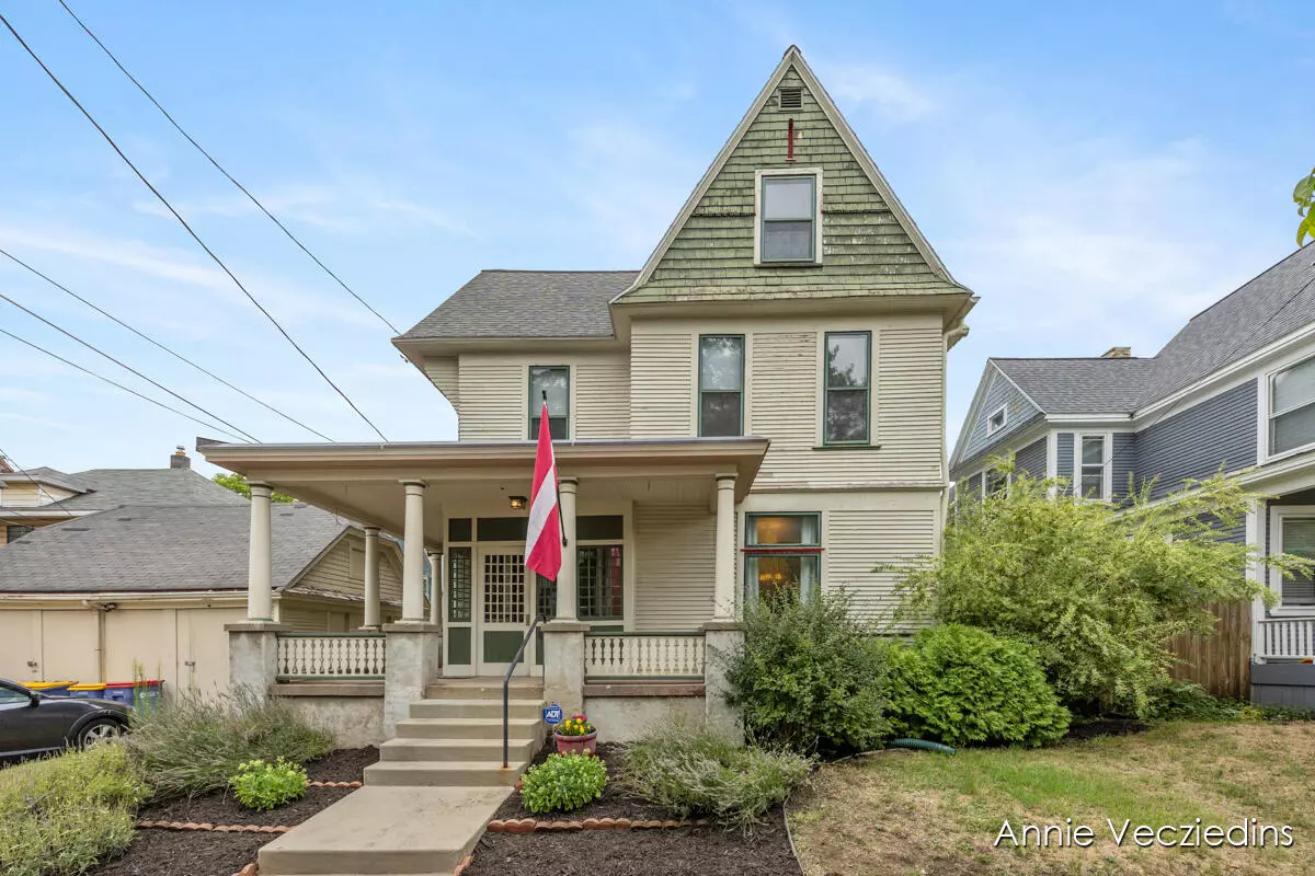 Grand Rapids, MI 49506,811 Fairmount SE Street