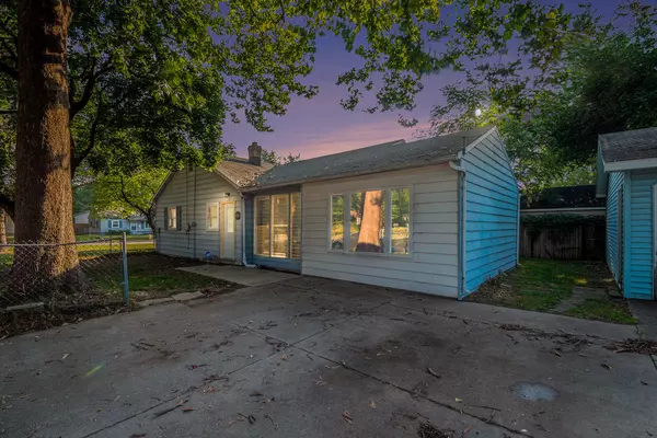 960 33rd SW Street, Wyoming, MI 49509