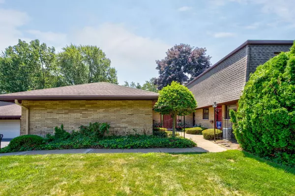 St. Joseph, MI 49085,2727 S Lakeshore Drive #F-24