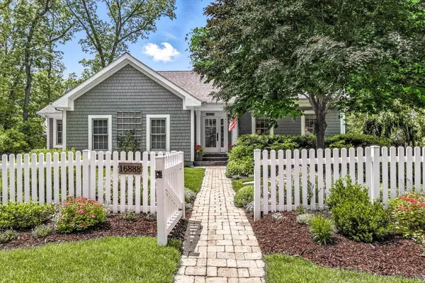 16888 Basswood Drive, New Buffalo, MI 49117