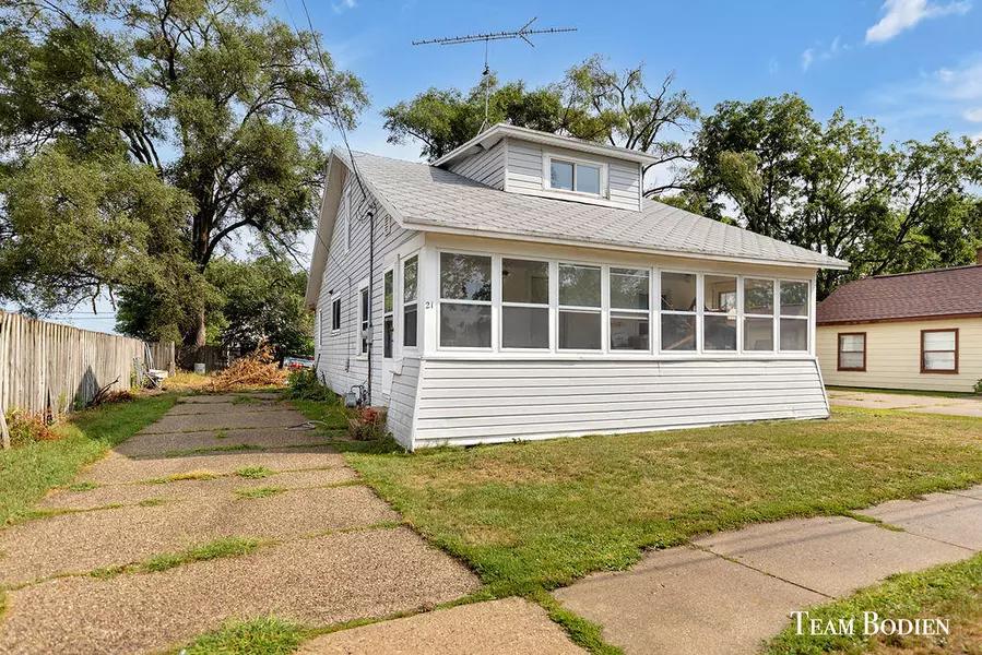 21 Frontenac SE Street, Grand Rapids, MI 49548