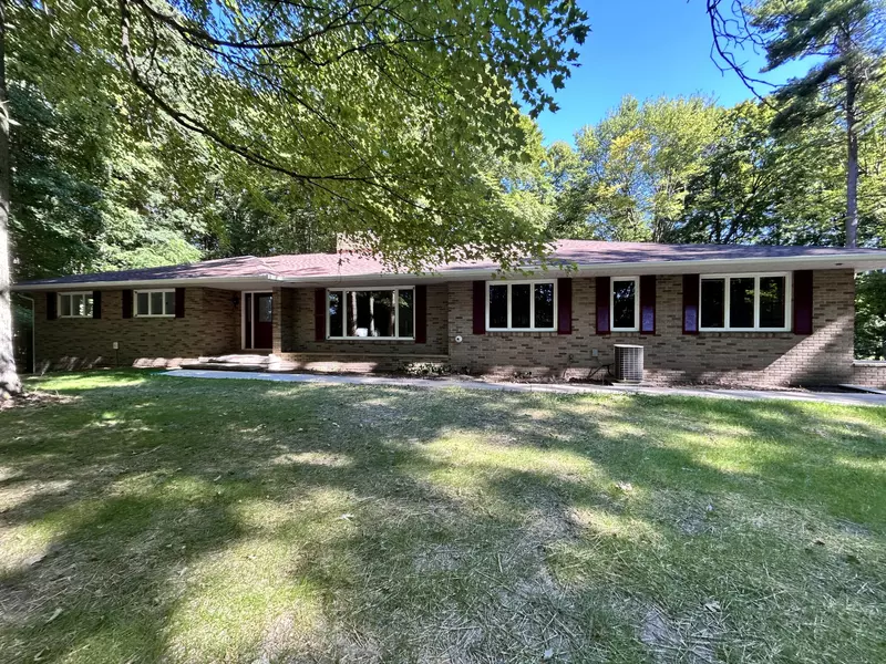 10349 E Howard City Edmore, Vestaburg, MI 48891