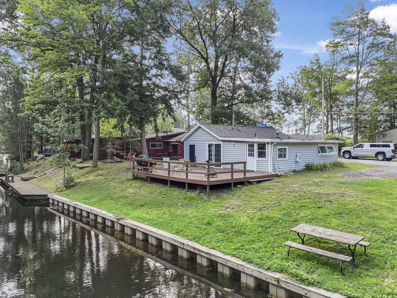 256 W Lake Drive Drive, Cadillac, MI 49601