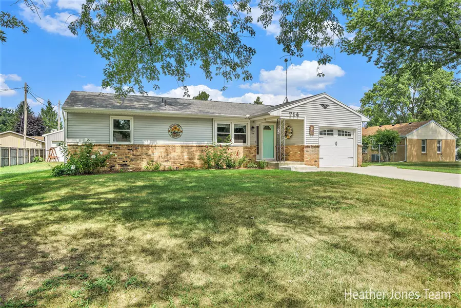 714 E Benton Street, Greenville, MI 48838