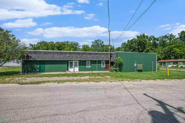 Buchanan, MI 49107,402-408 S Oak Street