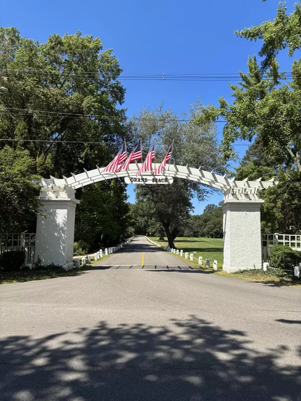 Grand Beach, MI 49117,3 Lilac Lane