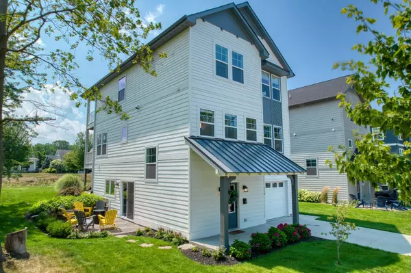South Haven, MI 49090,118 Elkenburg Street #20