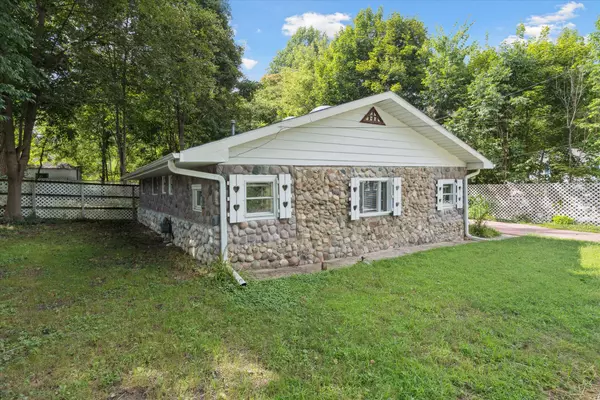 Hillsdale, MI 49242,46 Salem Street