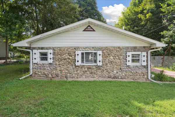 Hillsdale, MI 49242,46 Salem Street