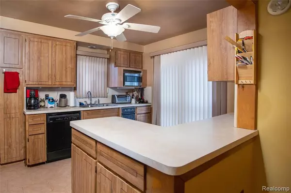 Oak Park, MI 48237,21630 Westhampton Street