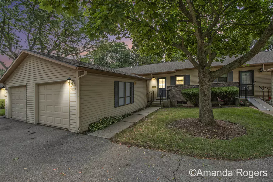 3230 Oxford SE Drive, Grand Rapids, MI 49512