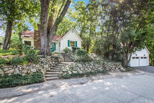 New Buffalo, MI 49117,89 East Court