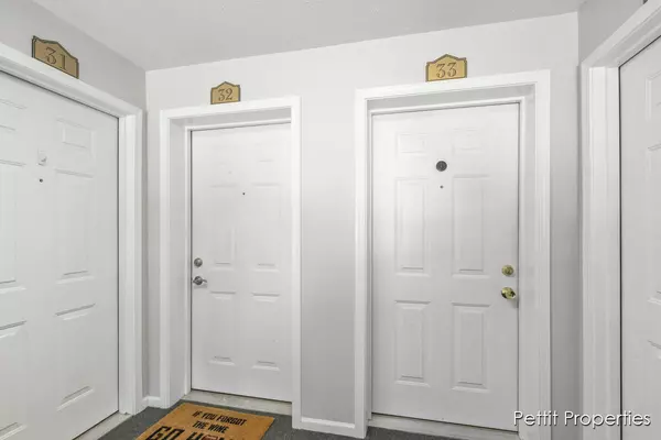 Norton Shores, MI 49444,5869 Crosswinds Drive #32