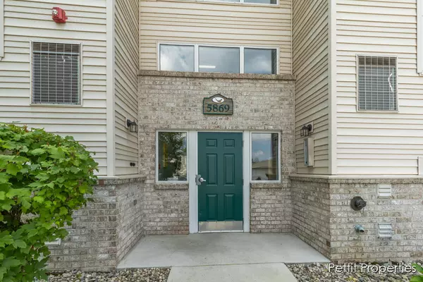 5869 Crosswinds Drive #32, Norton Shores, MI 49444