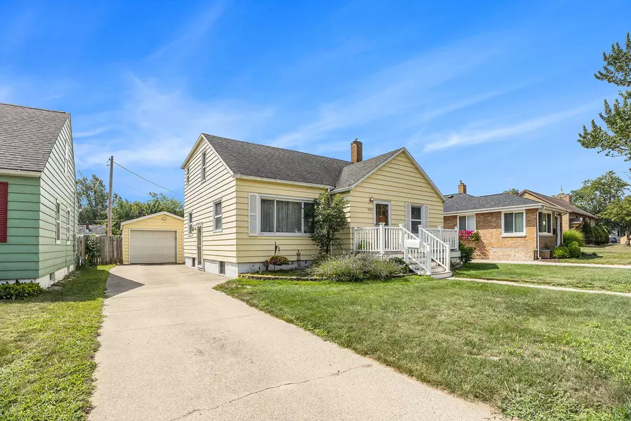 906 Grant Avenue, Grand Haven, MI 49417