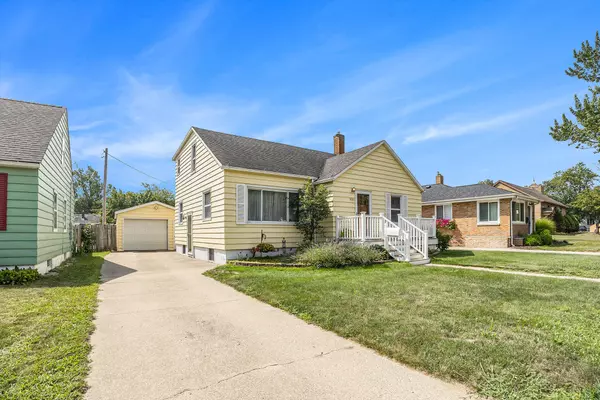 906 Grant Avenue, Grand Haven, MI 49417