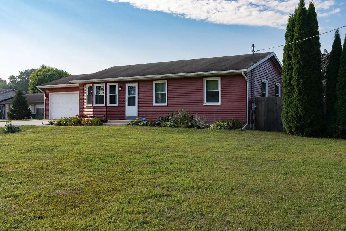 Three Rivers, MI 49093,17043 Cotherman lake Road
