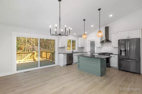 Caledonia, MI 49316,5883 Valley Point Drive