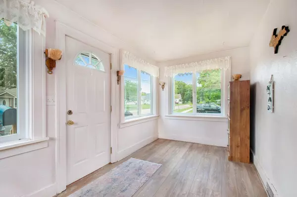 Three Oaks, MI 49128,202 Maple Street