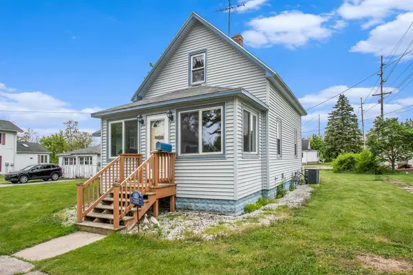 Three Oaks, MI 49128,202 Maple Street