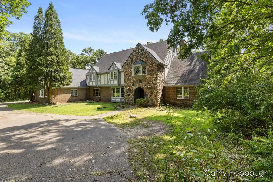 735 Prairie Creek Road, Ionia, MI 48846