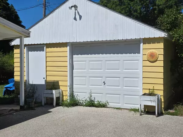 Ludington, MI 49431,913 Lawndale Street