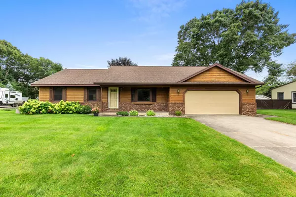 15450 Canary Drive, Grand Haven, MI 49417