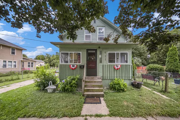 911 N Blackstone Street, Jackson, MI 49202