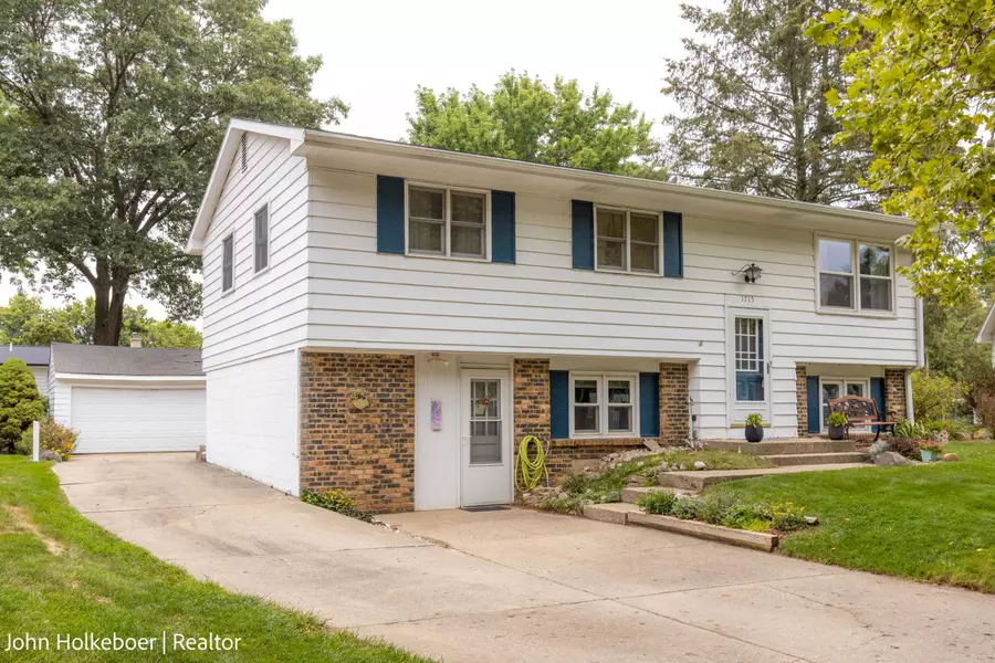 1715 Rodney NE Circle, Grand Rapids, MI 49505