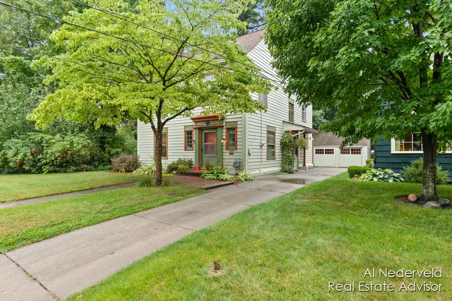 2107 College SE Avenue, Grand Rapids, MI 49507