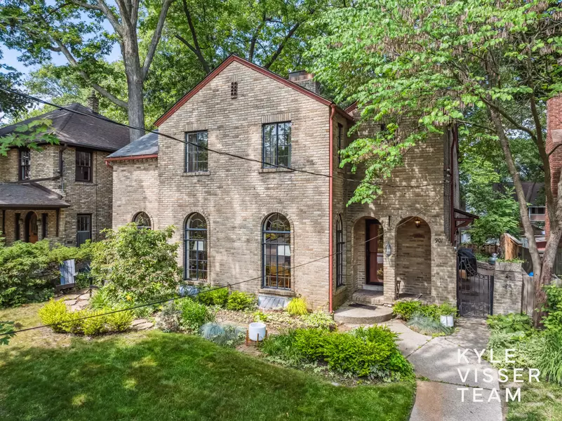 901 Giddings SE Avenue, Grand Rapids, MI 49506