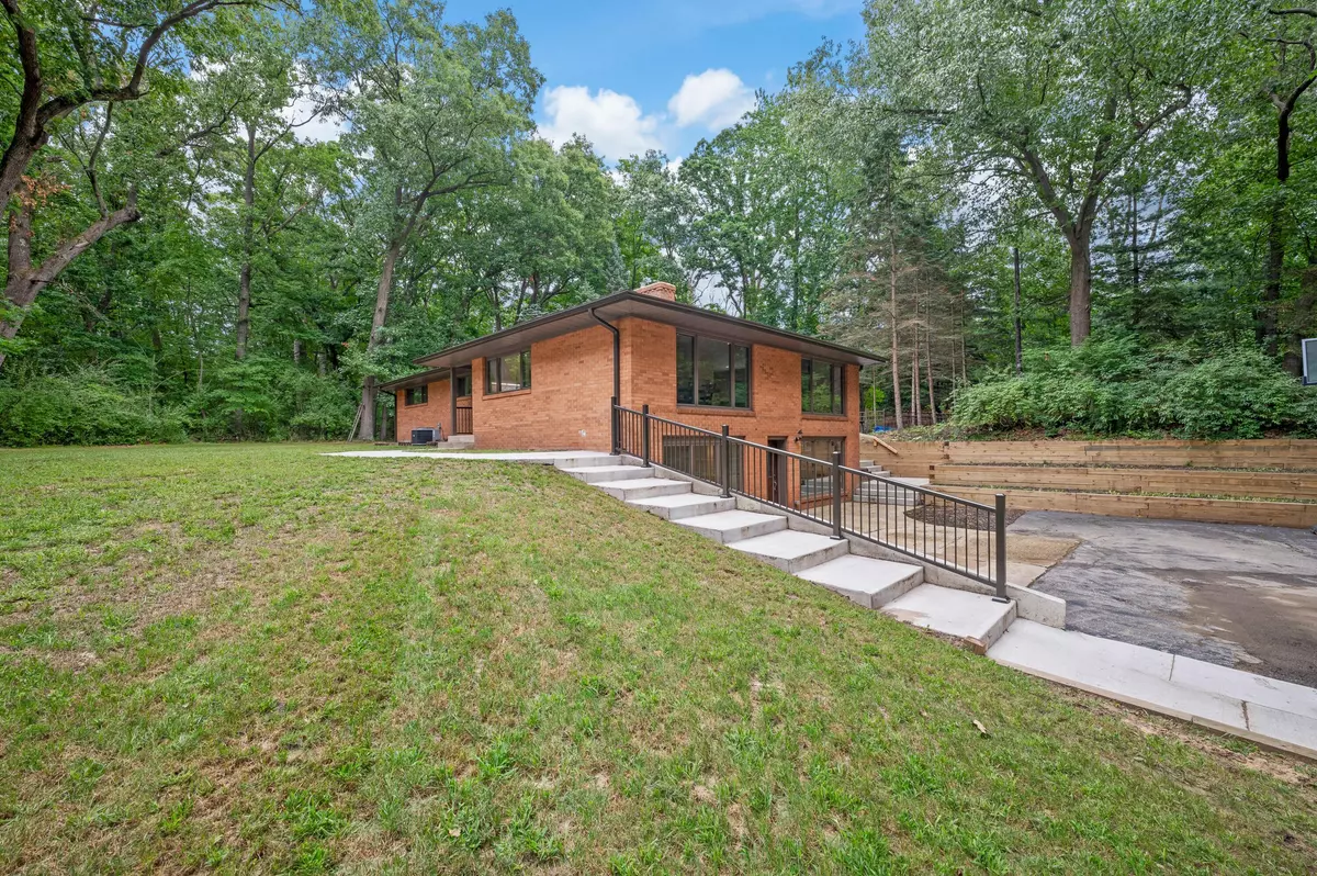 Bridgman, MI 49106,9555 Dunewood Drive