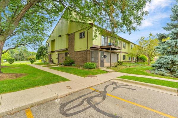 1481 Chateau Vert E, Ypsilanti, MI 48197