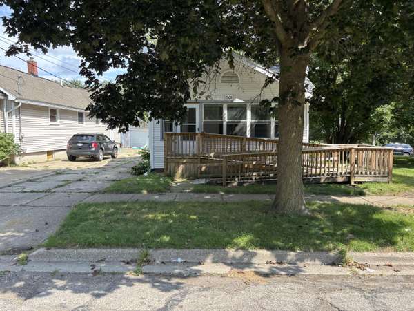 1309 Woodbridge Street, Jackson, MI 49203