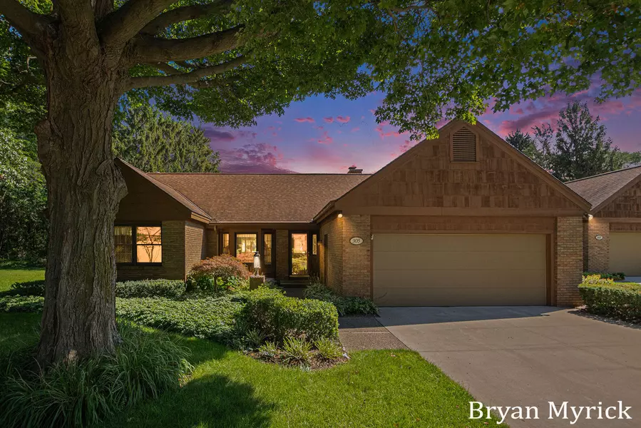 305 Foxcroft Circle, Holland, MI 49423