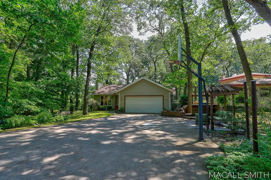 107 Division Avenue, Holland, MI 49424