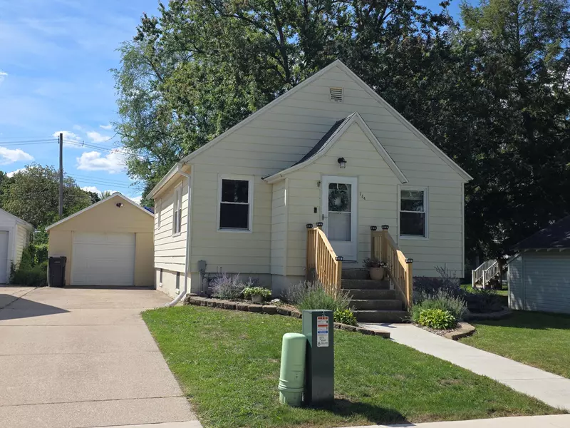 734 Plainfield Avenue, Zeeland, MI 49464