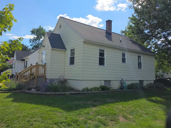 Zeeland, MI 49464,734 Plainfield Avenue