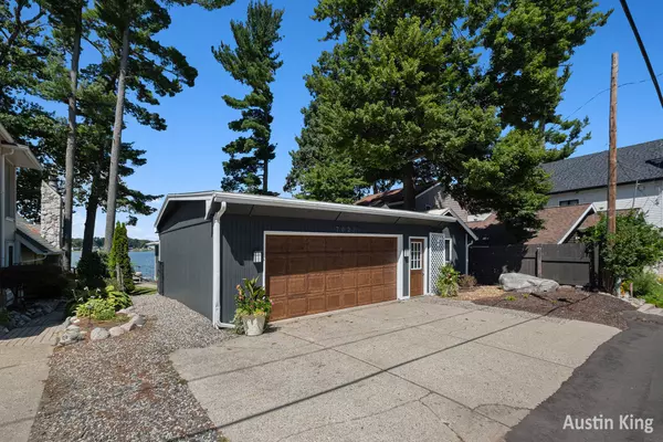 Rockford, MI 49341,7027 Goldenrod NE Drive