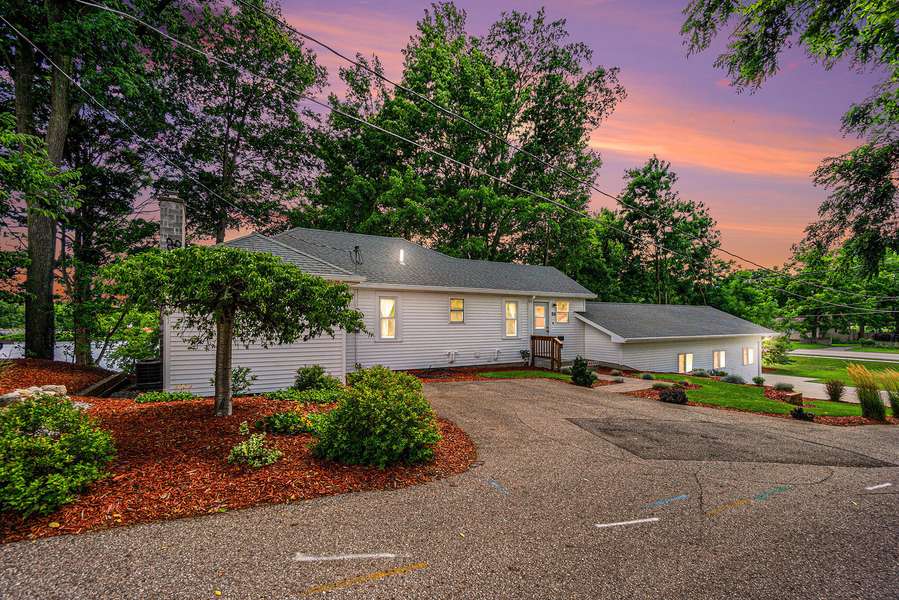 155 Mather Court, Paw Paw, MI 49079