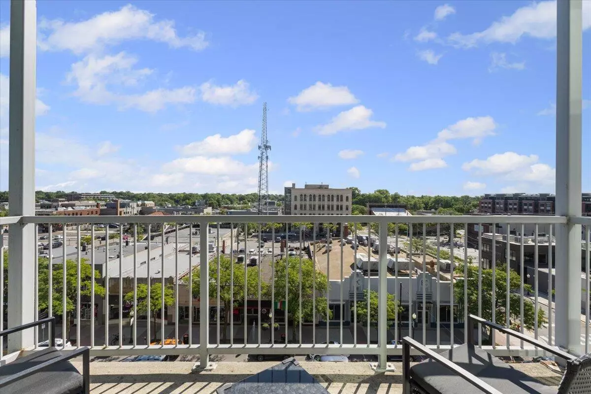 Royal Oak, MI 48067,100 W 5th Street #611