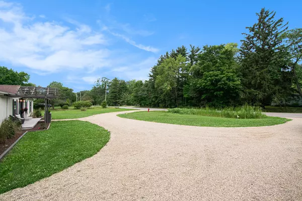 Three Oaks, MI 49128,8460 Warren Woods Road