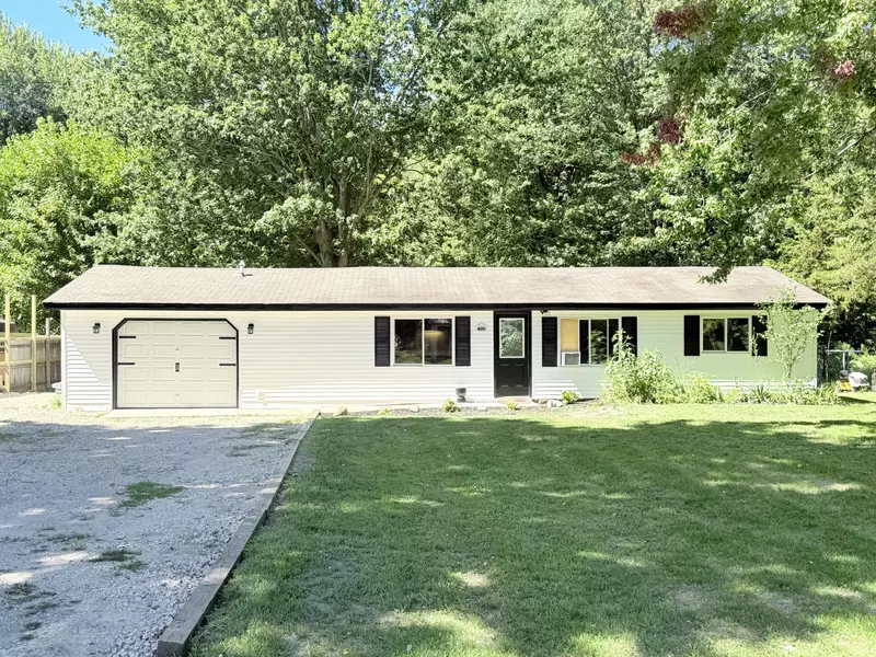 1960 Waterview Way, Crystal, MI 48818